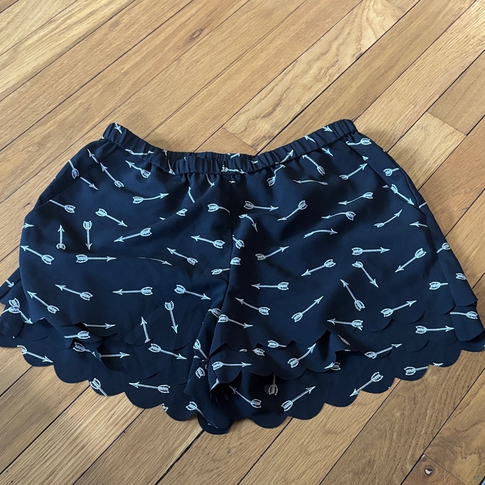 Women’s Navy Scallop-Hem Arrow Print Skort